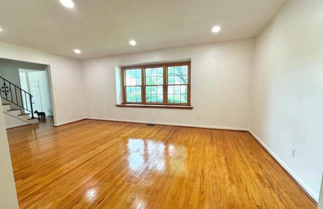 1104 HUDSON Avenue Gallery 3