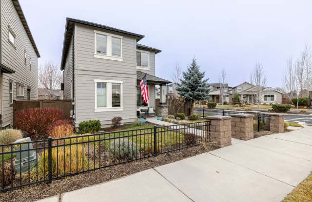 Charming Redmond Craftsman Retreat – Stylish 3-Bed, 3-Bath Home with Community Amenities photos photos