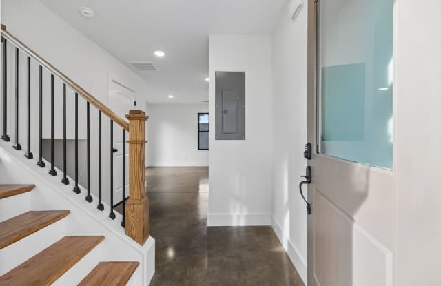 Fabulous 1 bedroom East Nashville New Construction Gallery 3