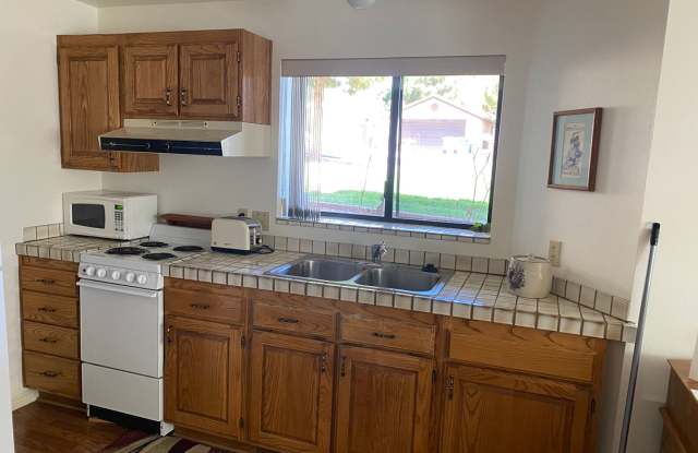 Cozy 2 Bedroom Lower Apartment - Utilities Included photos photos Cozy 2 Bedroom Lower Apartment - Utilities Included photos photos