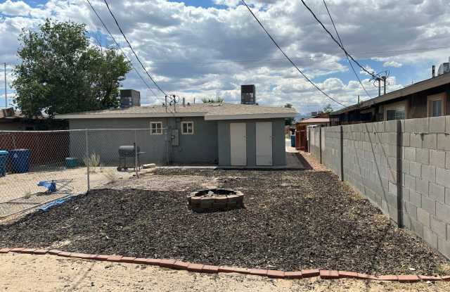 One story one bedroom Duplex Apartment, All Tile Floors!!! All Appliances!! Big back yard!! Gallery 4