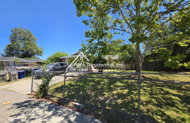 Cute 2bd/1ba Sacramento Duplex With 1-Car Garage photos photos