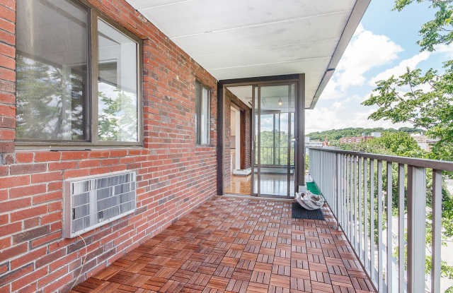 Large 1 bed in Brookline Gallery 4