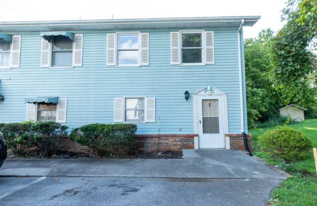 3 story 2 bed 1.5 bath condo with large garage close to JC Med Center photos photos