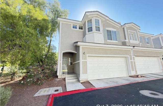 Fully Furnished Green Valley Ranch Townhome Near The District Gallery 1