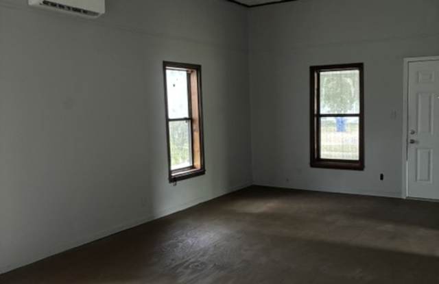 312 N Royal St Gallery 4
