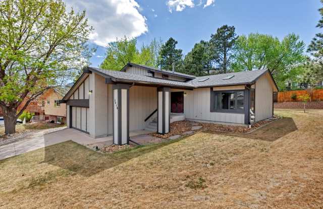 Beautiful home for rent in Cheyenne Mountain School District (D12) @ Country Club Estates! Gallery 1