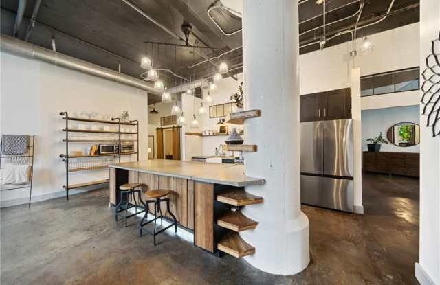 881 Memorial Drive SE Gallery 2