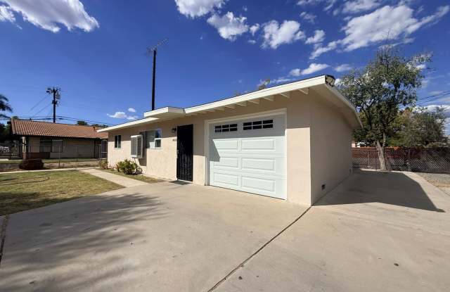Beautifully renovated 2 bedroom home is now available for rent! Gallery 3