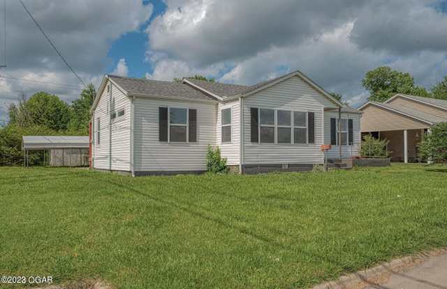 2901 E 15th Street - 2901 East 15th Street, Joplin, MO 64801
