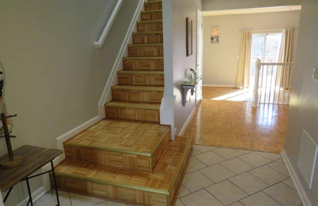 993 JOSHUA TREE Court Gallery 4