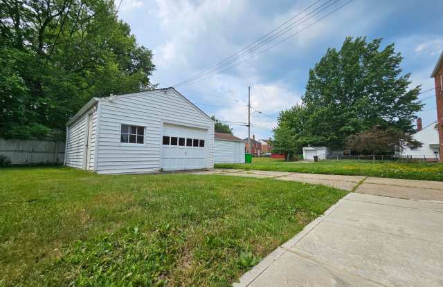 3 Beds and 1 Bath All Brick house available for rent! Gallery 3