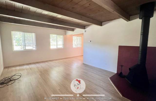 Top floor 3Bd/2Bth with huge patio, water/garbage/1 parking spot included! Gallery 2