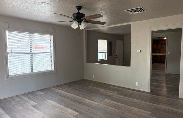 LARGE HOME WITH MANY UPDATES Gallery 4