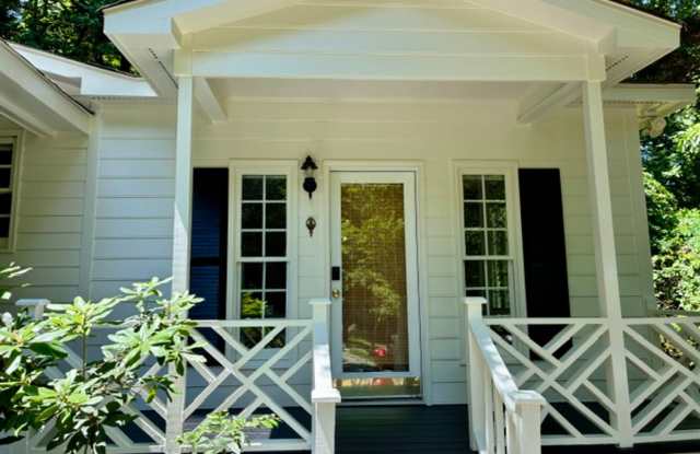 Perfect for Roommates — 4BD/3BA Near Franklin Street & UNC Campus photos photos Perfect for Roommates — 4BD/3BA Near Franklin Street & UNC Campus photos photos