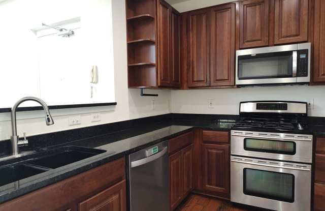 Beautiful Condo located in The Reinassance Community! Gallery 3
