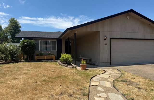 Updated 3-bedroom, 2-bathroom house in desirable Thurston neighborhood! photos photos