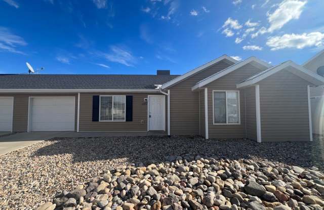 3 bed 2 bath - Twin Home - Pets considered photos photos