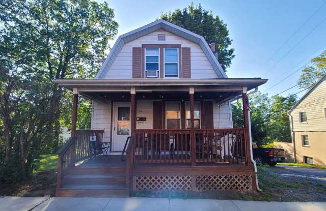 College life on Hamilton Avenue - 134 East Hamilton Avenue, State College, PA 16801