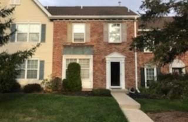38 AMBERLY COURT - 38 Amberly Court, Franklin Park, NJ 08823