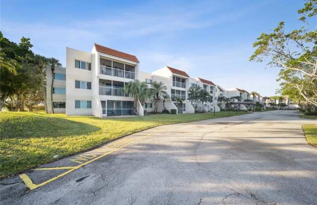 100 Lakeview Dr photos photos
