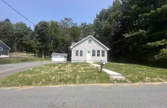92 Kinney Avenue - 92 Kinney Avenue, Mount Pocono, PA 18344