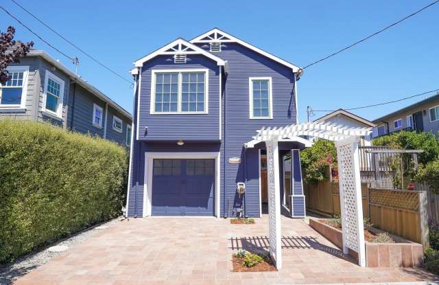 Beautiful 2.5 Bedroom Home Available In Albany! - 627 Stannage Avenue, Albany, CA 94706