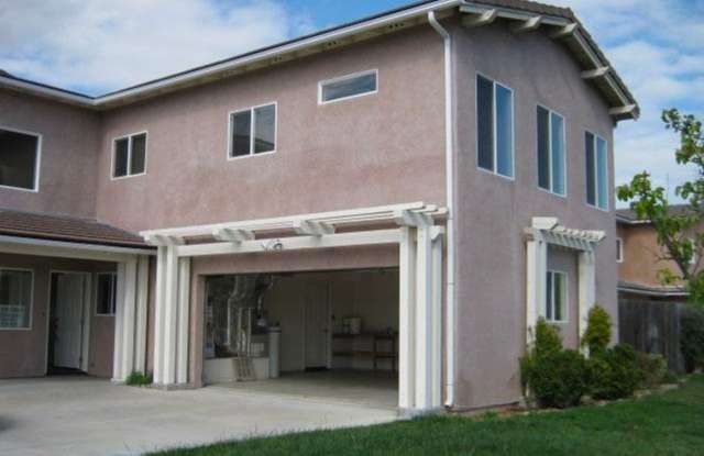 Large 2 story 3 bedroom home photos photos