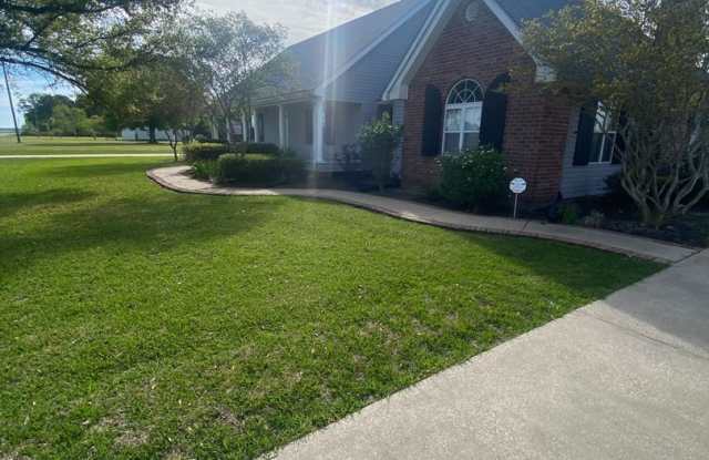 Stunning 3 Bed, 2.5 Bath Home on 2.5 Acres with Inground Pool, Guest Suite, and Outdoor Kitchen in Saint Martinville, LA Gallery 1