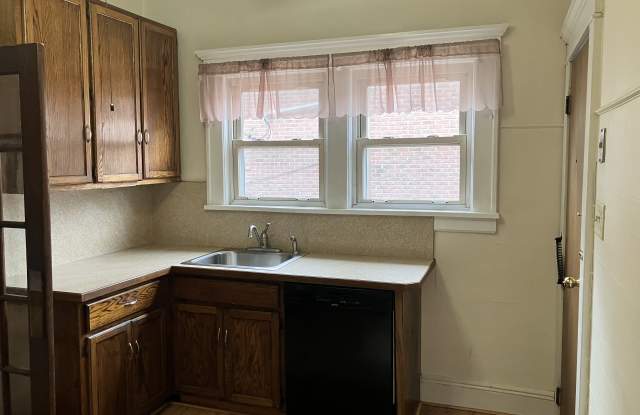 800 Edgewood Lane Gallery 2