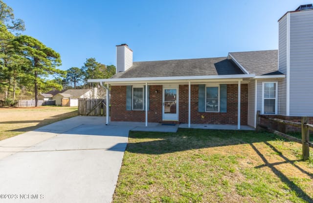 115 Glenside Court - 115 Glenside Court, Piney Green, NC 28544
