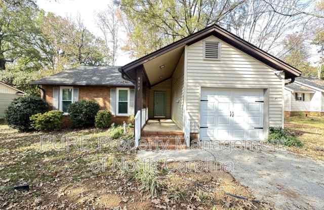 9317 Knotty Pine Cir - 9317 Knotty Pine Circle, Charlotte, NC 28227