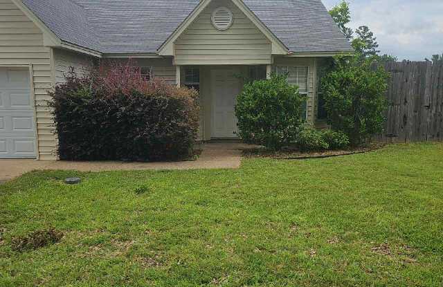 1490 West Kentucky Avenue - 1490 West Kentucky Avenue, Ruston, LA 71270