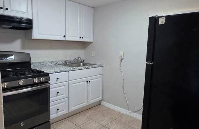 * HALF OFF 1ST MONTH'S RENT WITH 13 MONTH LEASE * Gallery 3