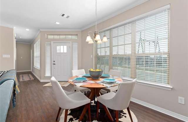 2009 Harvey Mitchell Parkway - 2009 South Harvey Mitchell Parkway, College Station, TX 77840