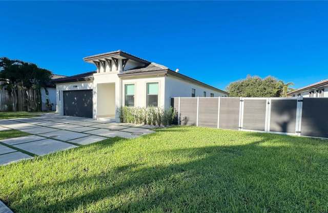 17320 Southwest 92nd Court Gallery 2