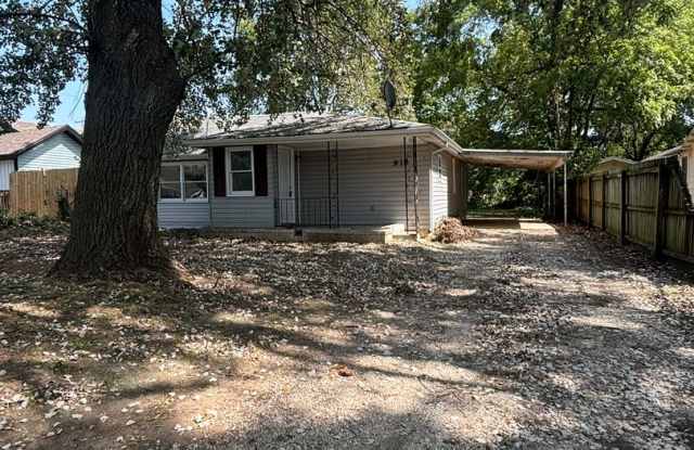 Remodeled 3 bedroom 1 full bath available now! photos photos