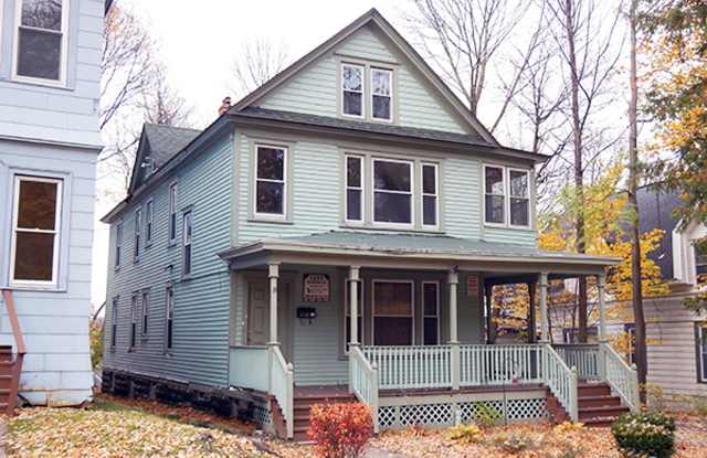 1217 1/2 Madison Street - First Floor Apartment Across From Thornden Park - Available 7/1/26 photos photos