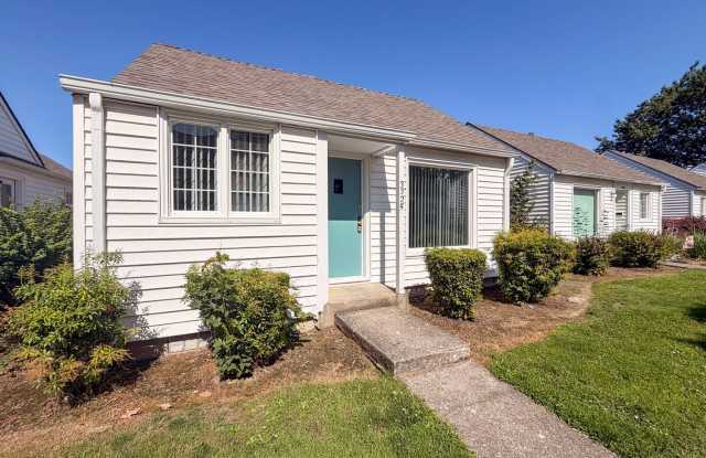 Single Level Salem Home Covered Porch ~ Williams 3325 Gallery 1