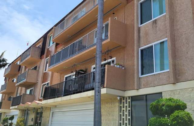 Belmont Shore- rent reduction-condo 4 blocks to beach just off of Second St. - 185 Quincy Avenue, Long Beach, CA 90803