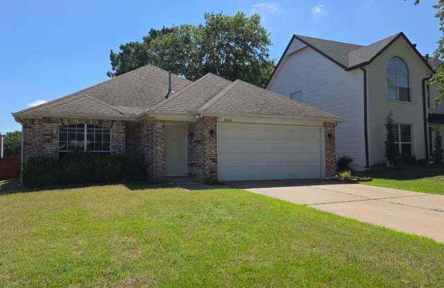 Large 3 bed 2 bath with 2 car garage. photos photos Large 3 bed 2 bath with 2 car garage. photos photos