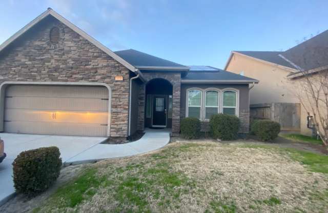 Move into Northwest Hanford and relax in your spa! - 1830 West Humboldt Drive, Hanford, CA 93230