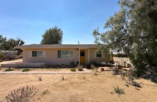 Charming 3 bedroom 2 bath in Yucca Valley photos photos