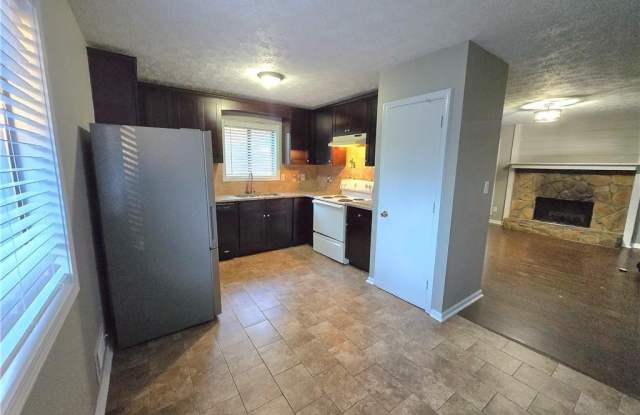 2982 Hillwood Drive Gallery 4