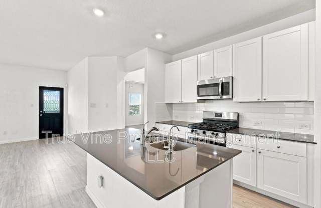 5432 Cloves Cove Gallery 4