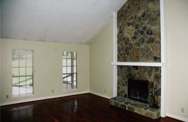 765 Lake Forest Pass Gallery 2