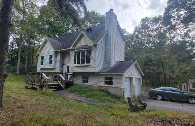 102 Island Terrace - 102 Island Terrace, Conashaugh Lakes, PA 18337