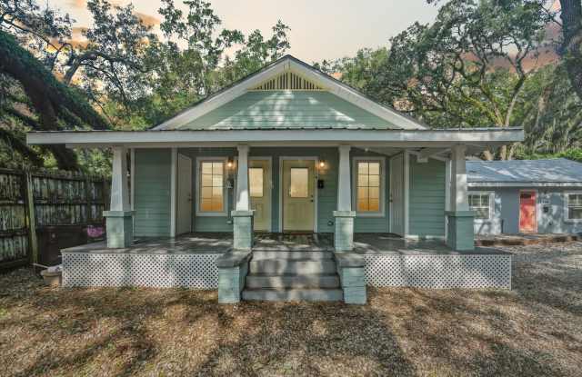 Live next to campus and all things Gainesville! - 114 Northwest 9th Street, Gainesville, FL 32601