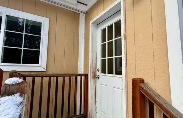 Cute 2-Bedroom Home in The Hills / Washer & Dryer in Home / Pet-Friendly Gallery 3
