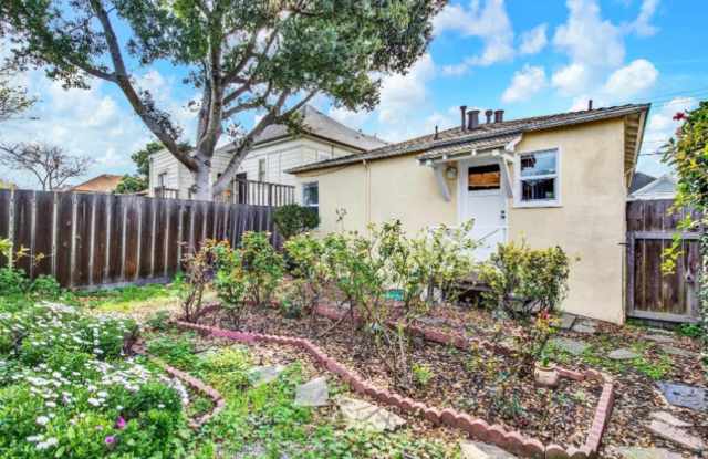 Spacious Updated 2 BR / 1 BA Home in North Oakland – Move-In Ready! photos photos Spacious Updated 2 BR / 1 BA Home in North Oakland – Move-In Ready! photos photos